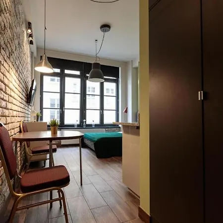 Close-golden - Cozy Studio - Main Rail Station&k24 * Vratislav