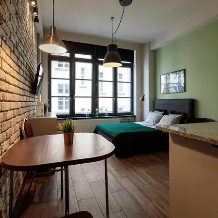 Close-golden - Cozy Studio - Main Rail Station&k24 Vratislav